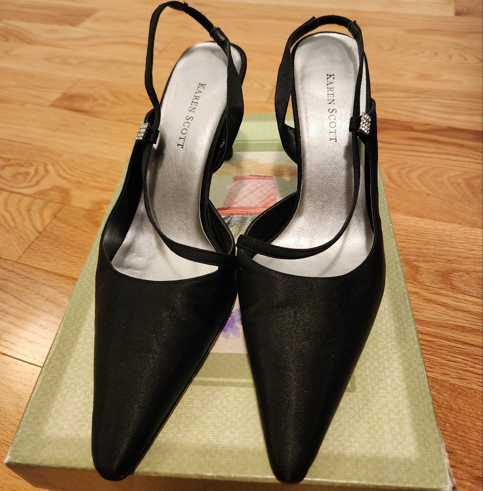 Karen Scott Black Heels with Pointed Toe Sz7
